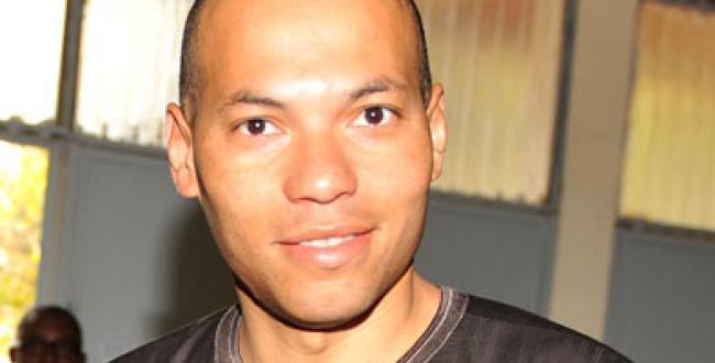 Karim Wade quitte Dakar par le vol AF 719 d’Air France. Il est accueilli par des agents…