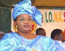 Aida Mbodji caresse Macky Sall dans le sens du poil
