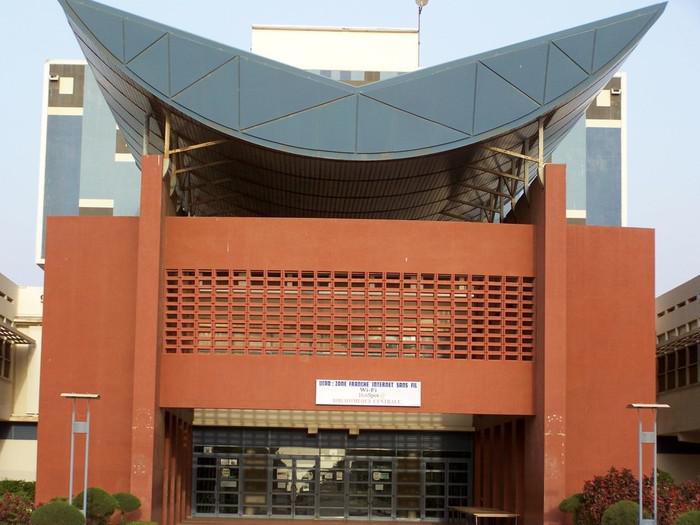 Le recteur de l’université Cheikh Anta Diop averti par le collectif pour la défense des étudiants « C O D E »