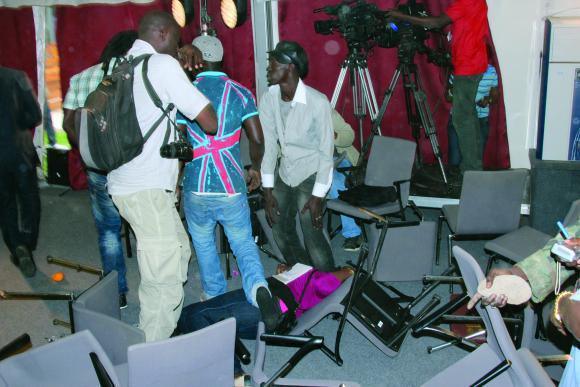 Des femmes reporters admiratrices de la lutte