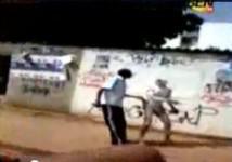 REGARDEZ. Insolite : Le voleur est peint en blanc par ses bourreaux