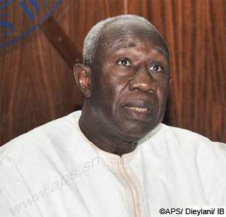 Iba Der Thiam suggère la précision du groupe sanguin sur la carte d’identité