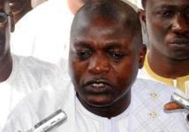 Dernières minutes : Oumar Guèye reste à Rewmi mais se démarque des déclarations d’Idrissa Seck