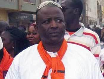 Demba Dia, leader en chef du MAC, fait Boum Boum dans le « Macky » : « Le Président Macky Sall sait qu’il est incapable pour diriger ce pays ».