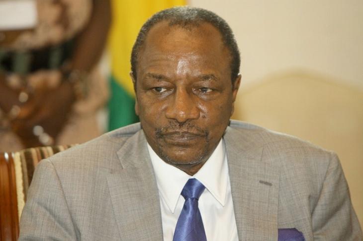 Alpha Condé chez son principal opposant, Cellou Dalein Diallo pour des condoléances