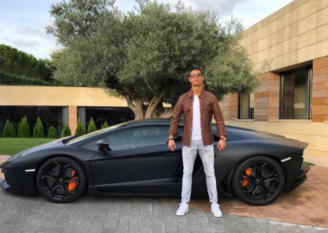 On se moque de Cristiano Ronaldo à cause de cette photo