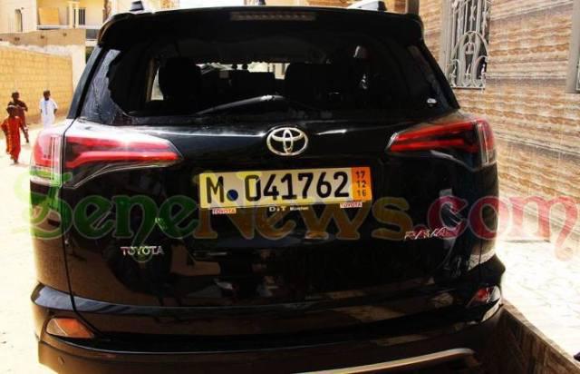 ( 03 Photos ) Voici la voiture de l’oncle de Sadio Mané caillassée… en image