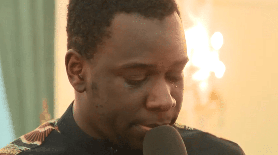 VIDEO: Ibrahima M’Bodji, dit Moussier Tombola, craque et verse de chaudes larmes devant Macky Sall…