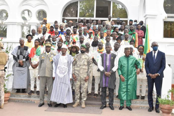 Les marcheurs panafricains, qui ont parcouru la distance Dakar-Bamako ont été reçu par le Colonel Assimi GOÏTA, Chef de l’État ce jeudi