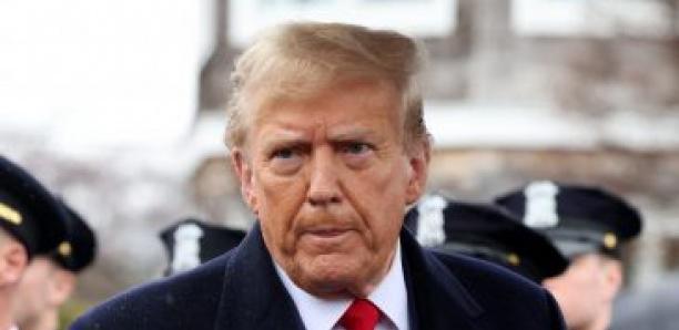 Droits de douane: tempête sur les marchés, Trump reste inflexible