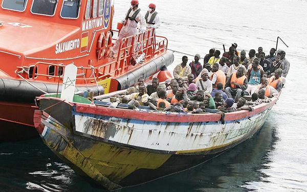 Interception d’une pirogue de migrants en Gambie : 114 personnes secourues en mer