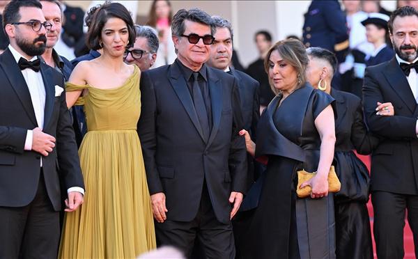 Iran : Jafar Panahi reçoit la Palme d’or à Cannes