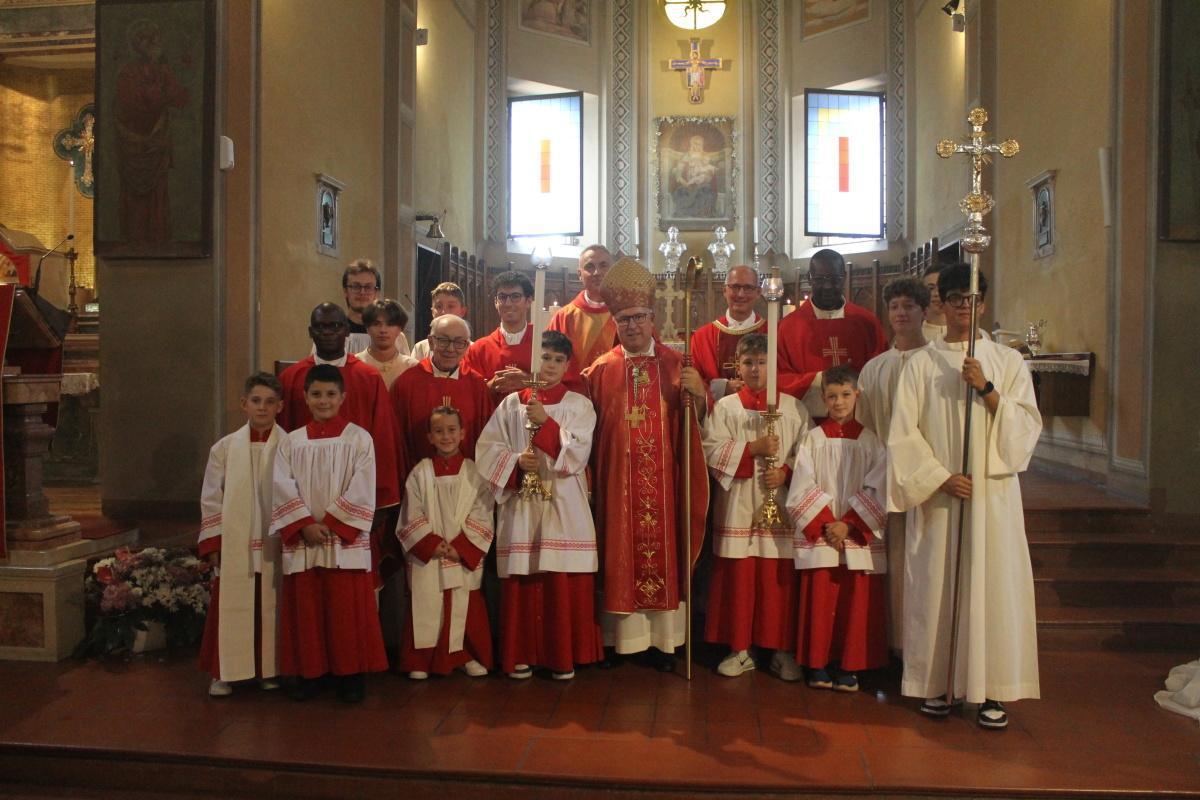 QUALCUNO HA SCELTO DI ABITARLA CON NOI QUALCUNO HA SCELTO DI ABITARLA CON NOI