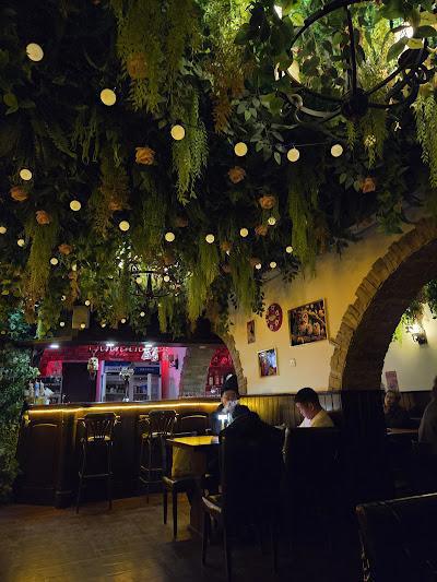 FRIENDS LOUNGE FRIENDS LOUNGE