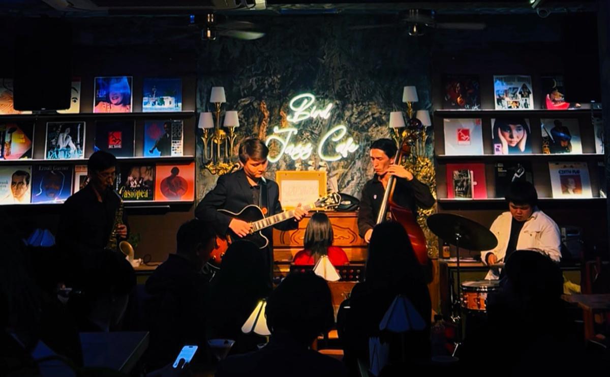 Bird Jazz Café - Coffee & Brunch Bird Jazz Café - Coffee & Brunch