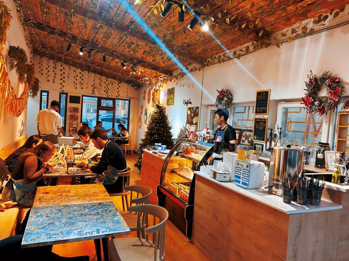 B Caffe Bar | Coffee & Art