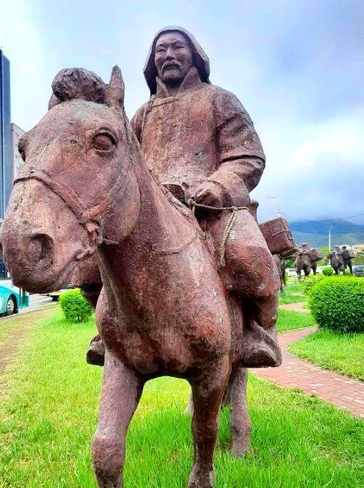 Camel Caravan Statue