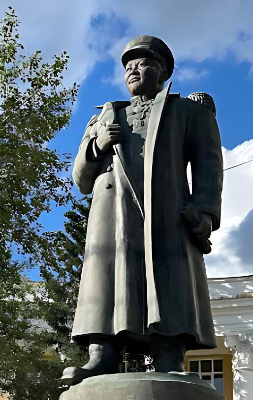 Statue of Khorloogiin Choibalsan