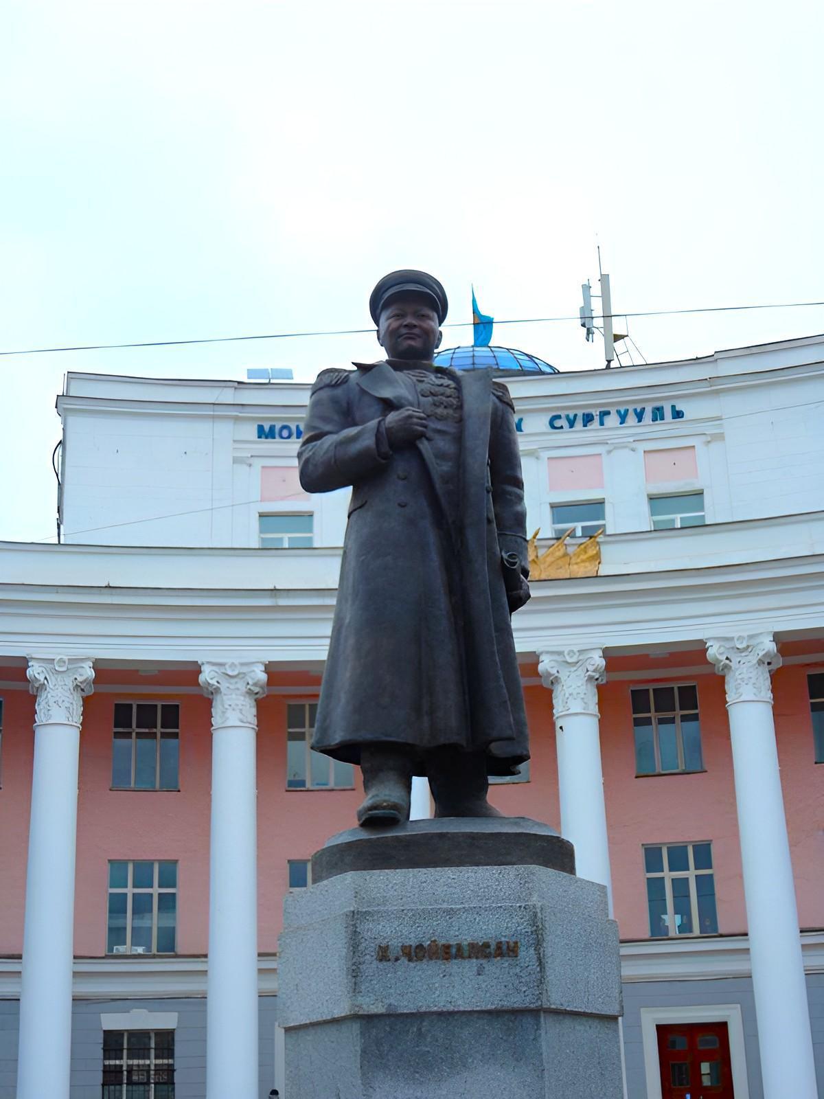 Statue of Khorloogiin Choibalsan Statue of Khorloogiin Choibalsan