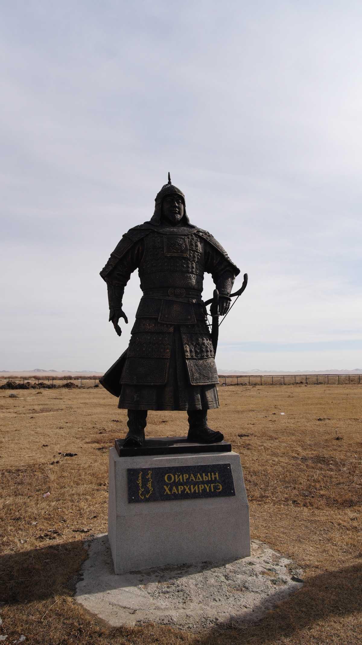 The 9 Өрлөгтэй Хөшөө (Monument to the Nine Generals) The 9 Өрлөгтэй Хөшөө (Monument to the Nine Generals)