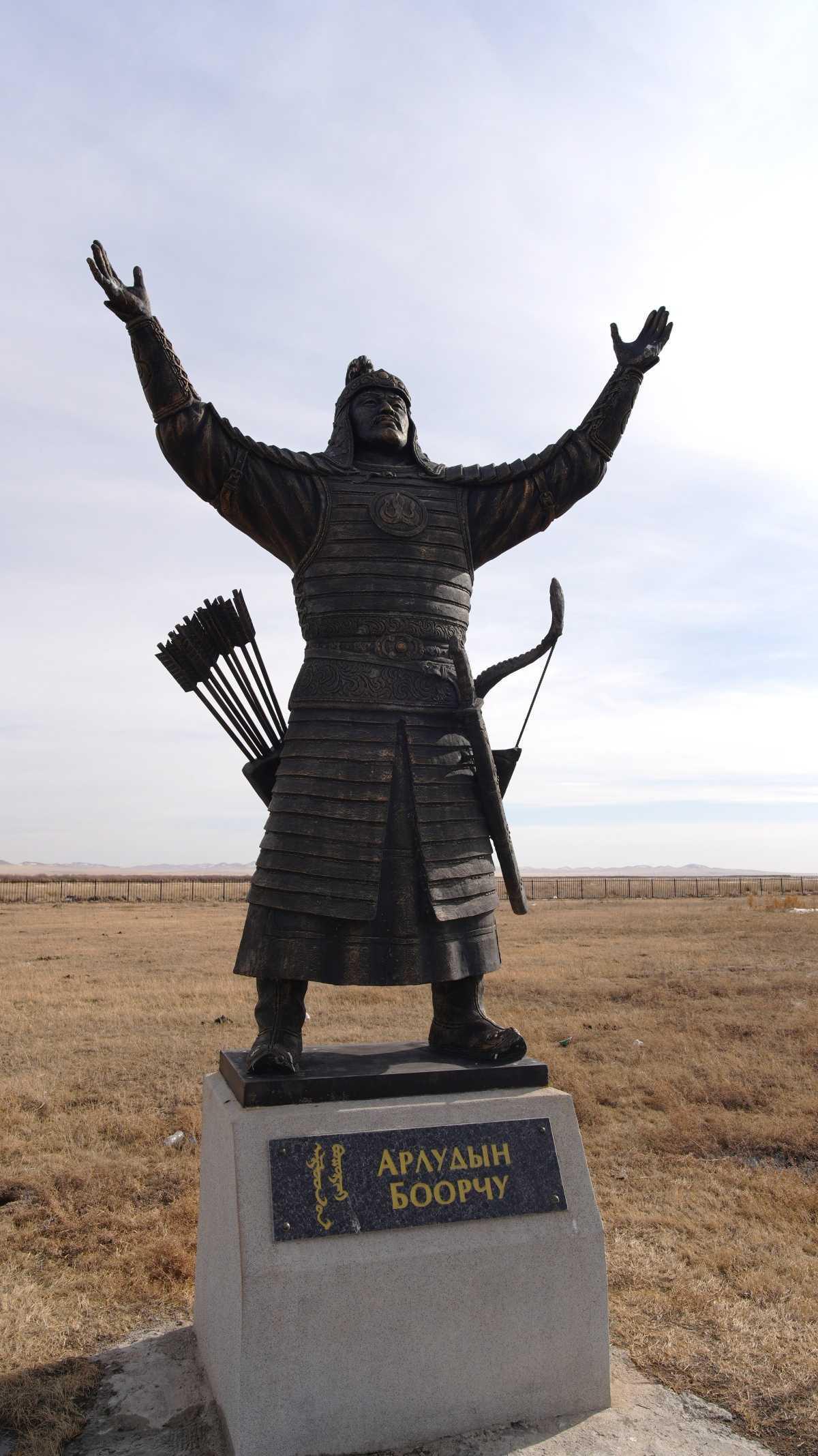 The 9 Өрлөгтэй Хөшөө (Monument to the Nine Generals)
