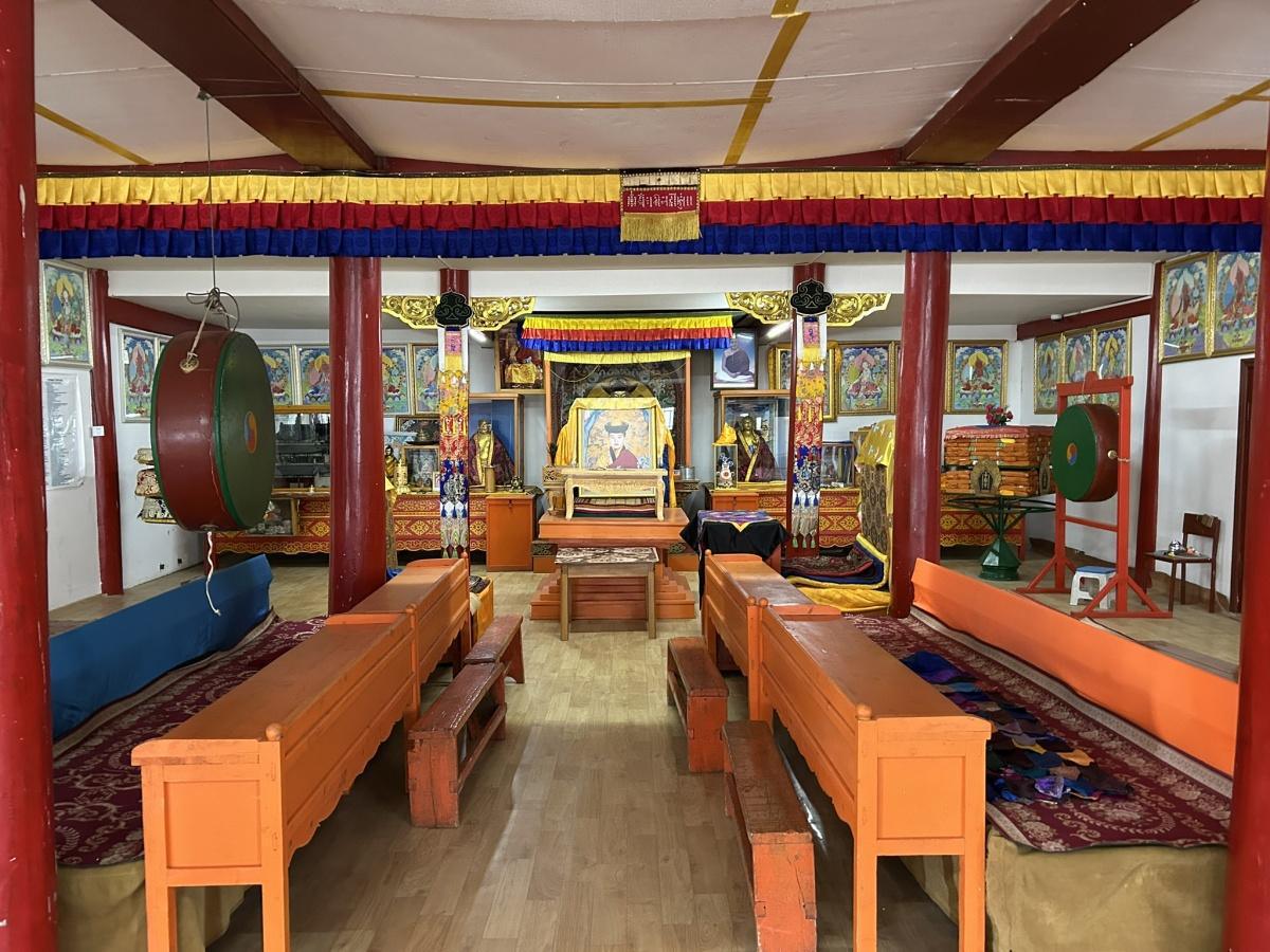 Erdene Zuugiin Khoshuu Khural: A Center of Living Faith Erdene Zuugiin Khoshuu Khural: A Center of Living Faith