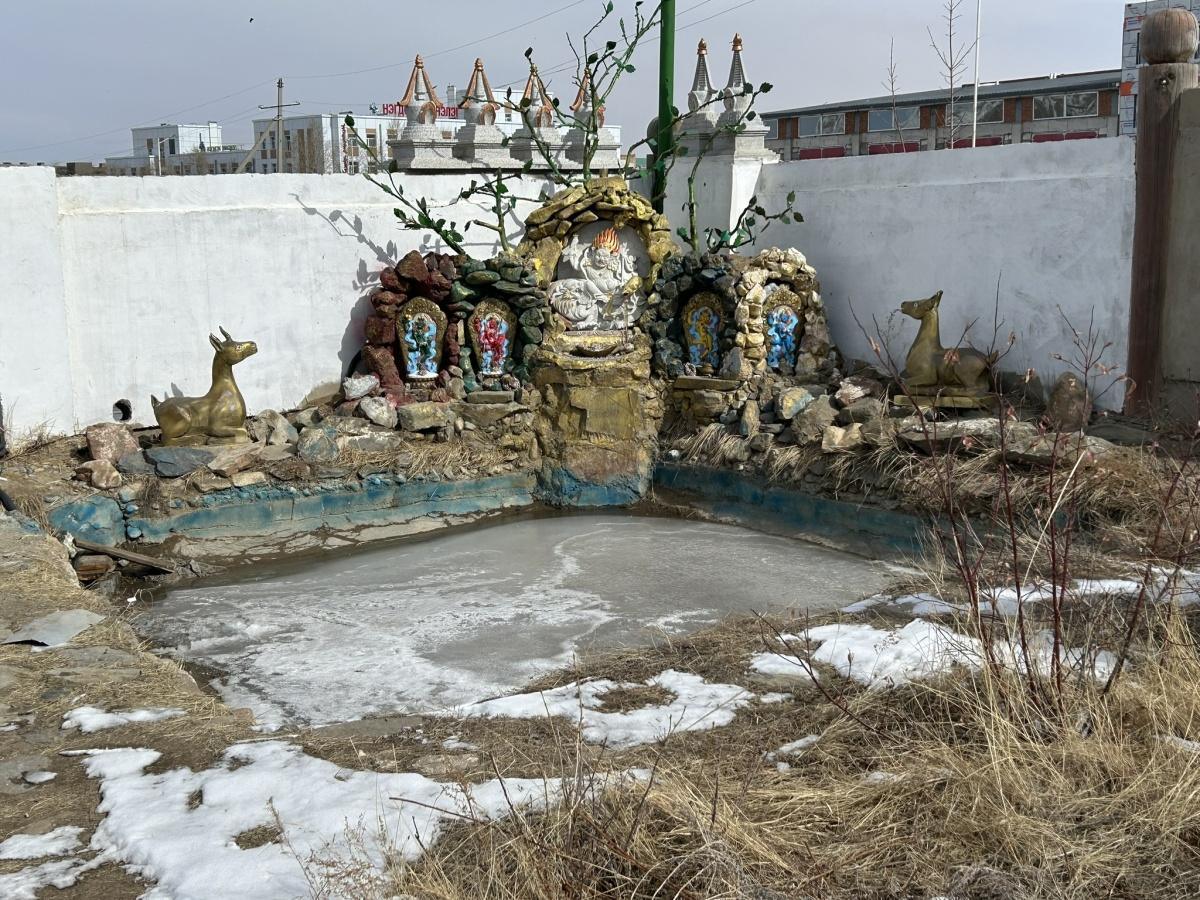 Erdene Zuugiin Khoshuu Khural: A Center of Living Faith Erdene Zuugiin Khoshuu Khural: A Center of Living Faith