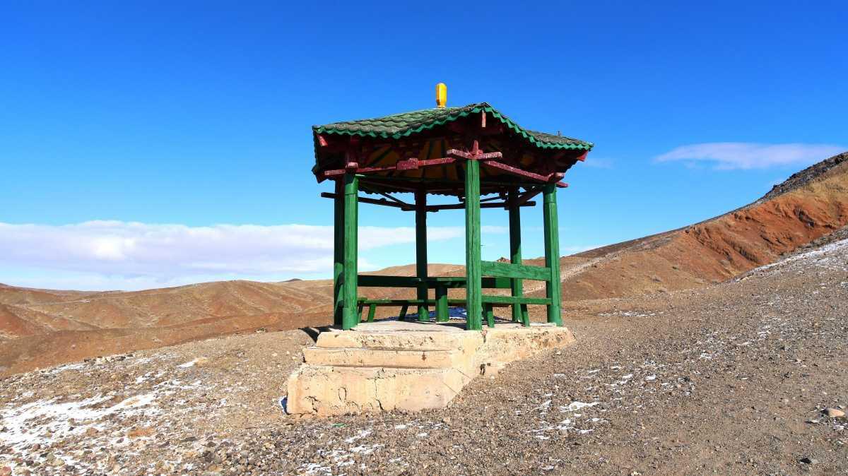 Khan Bayanzurkh Mountain: Climbing the Sacred Peak of the Gobi Khan Bayanzurkh Mountain: Climbing the Sacred Peak of the Gobi