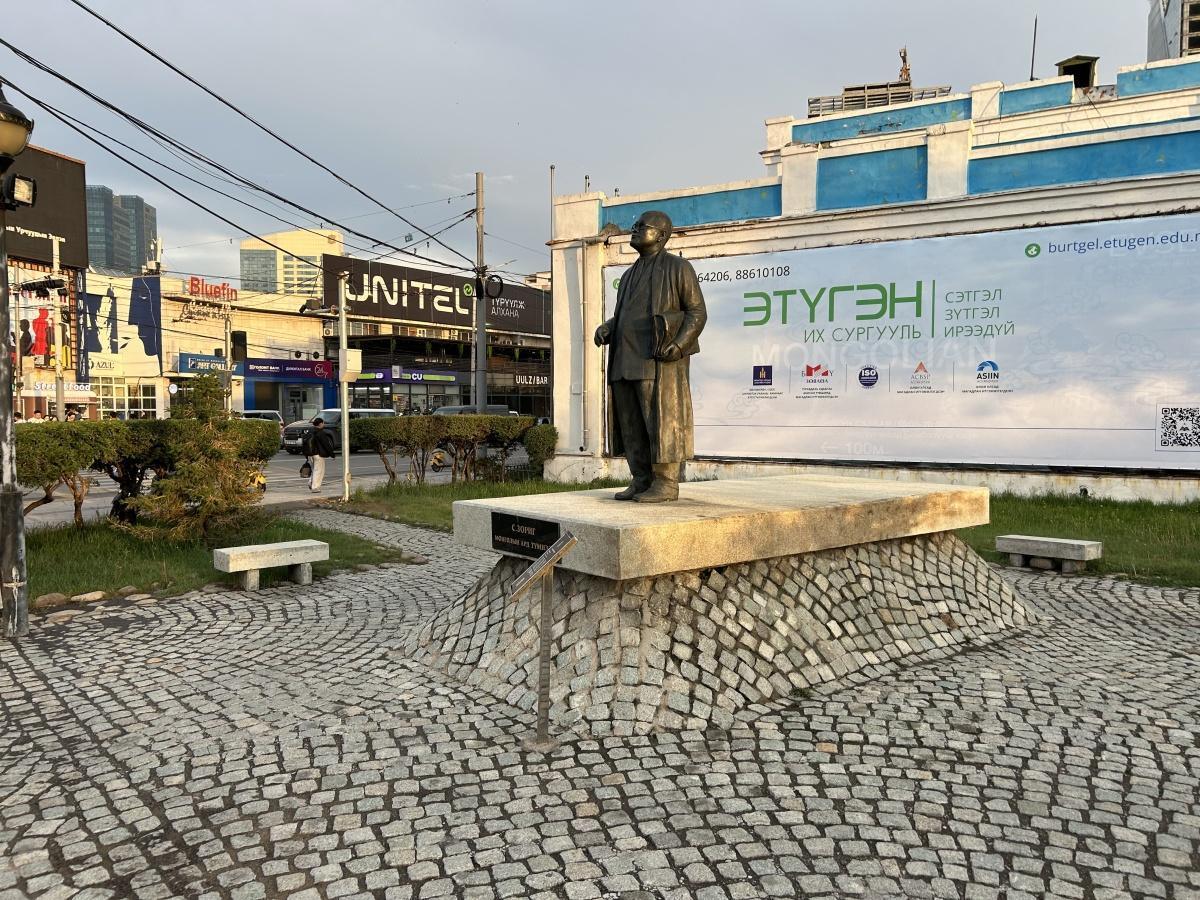 Sanjaasürengiin Zorig Statue