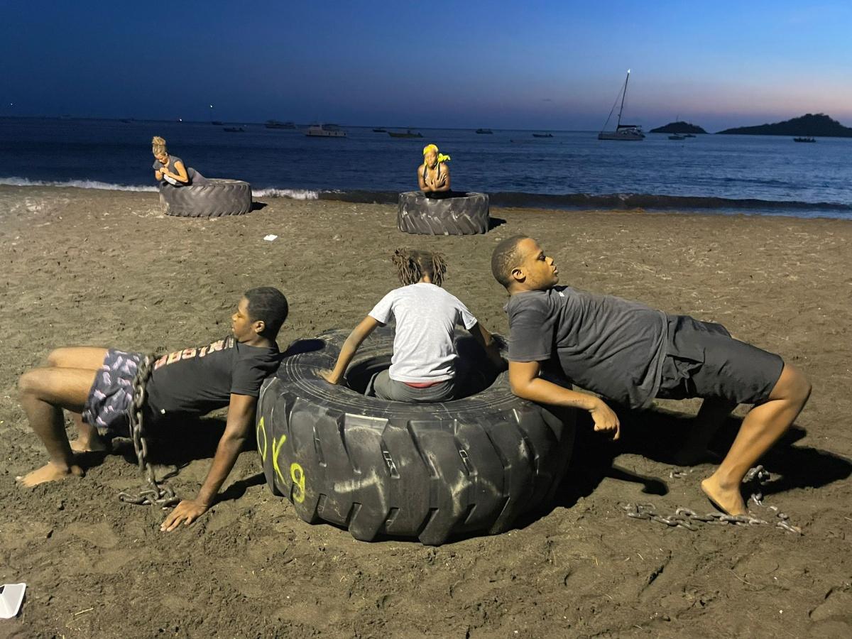 LA TEAM KAY RÈD LA TEAM KAY RÈD