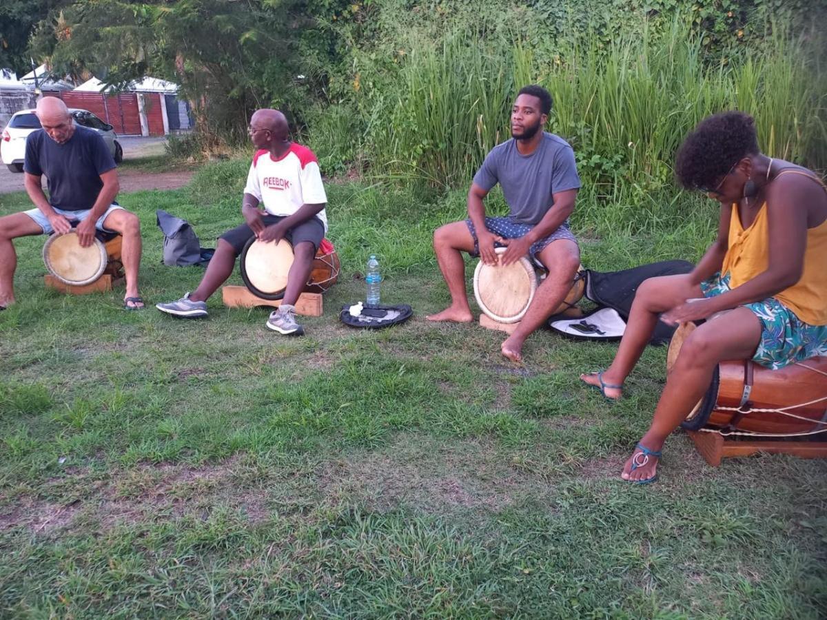 LA TEAM KAY RÈD LA TEAM KAY RÈD