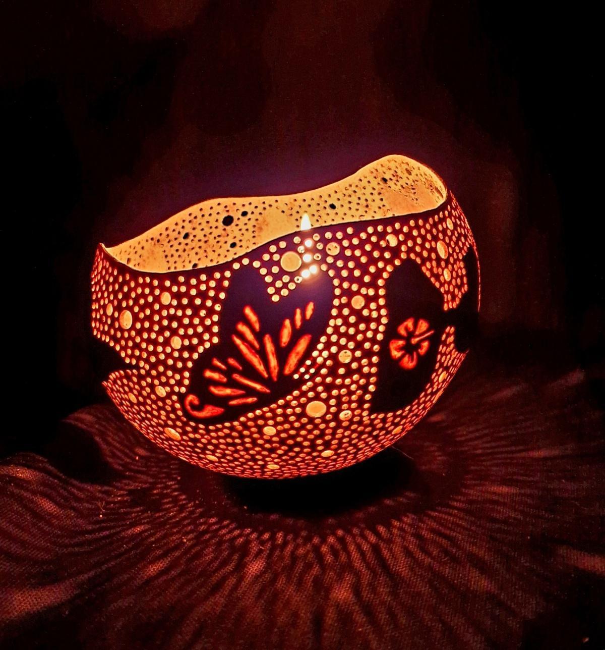LES PETITS DOUDOUS D'ELSA - creation of lamps in gourds and personalized decorations