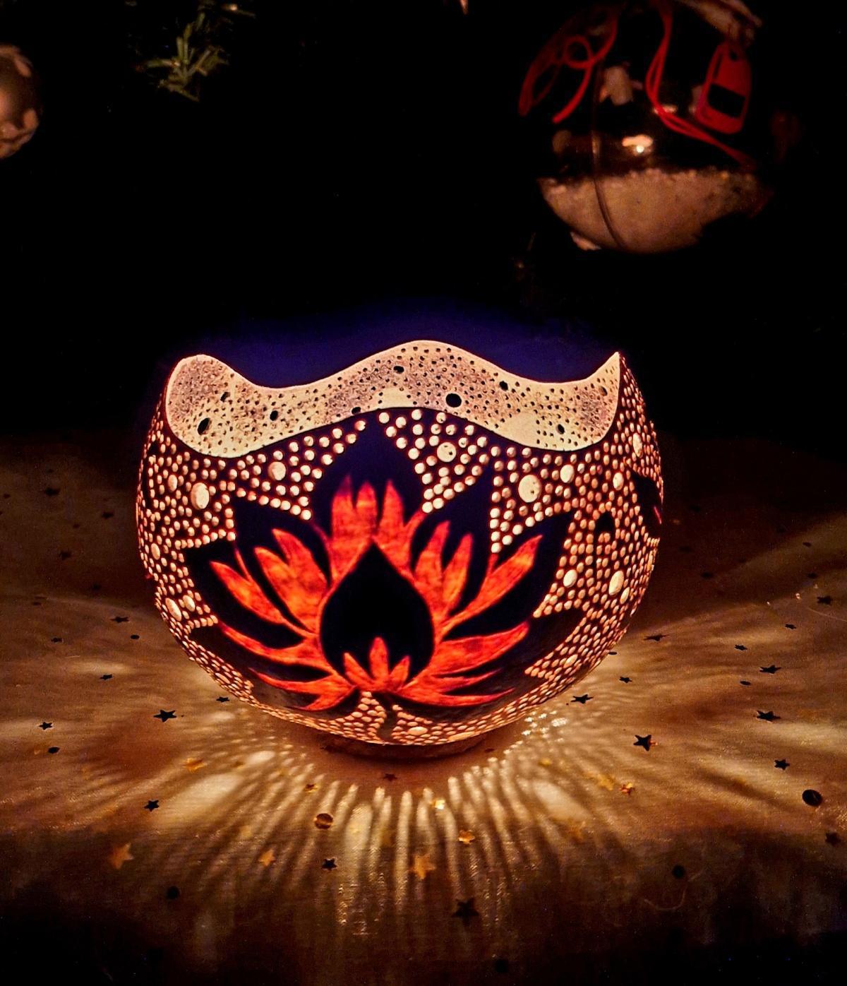 LES PETITS DOUDOUS D'ELSA - creation of lamps in gourds and personalized decorations