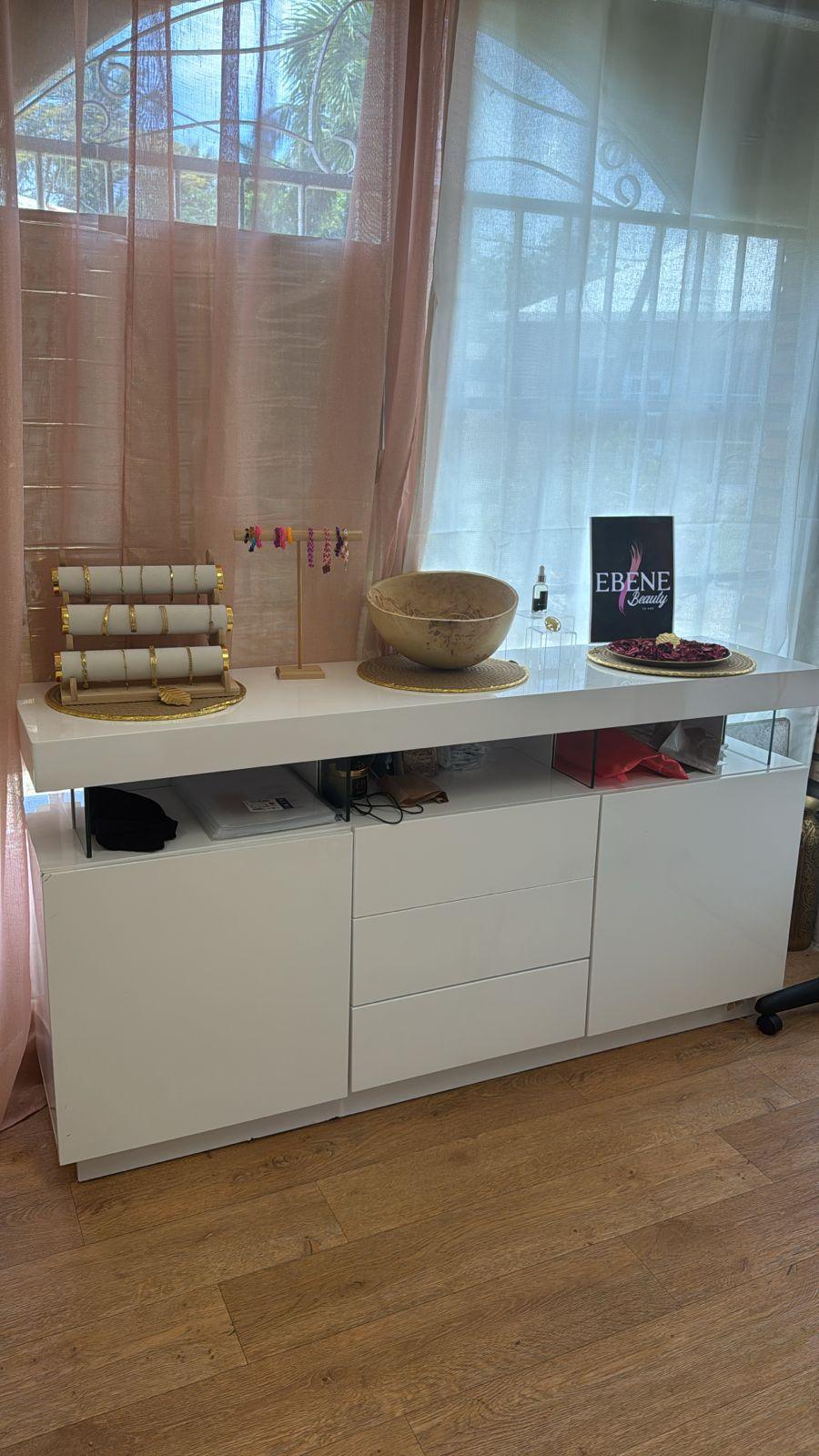 ÉBÈNE BEAUTY - trichotherapy, nail care ÉBÈNE BEAUTY - trichotherapy, nail care