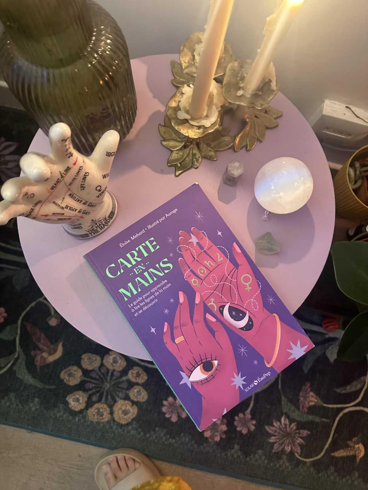 Eloïse Mehard - Lecture des lignes de la main, le tarot et la sonothérapie Eloïse Mehard - Lecture des lignes de la main, le tarot et la sonothérapie