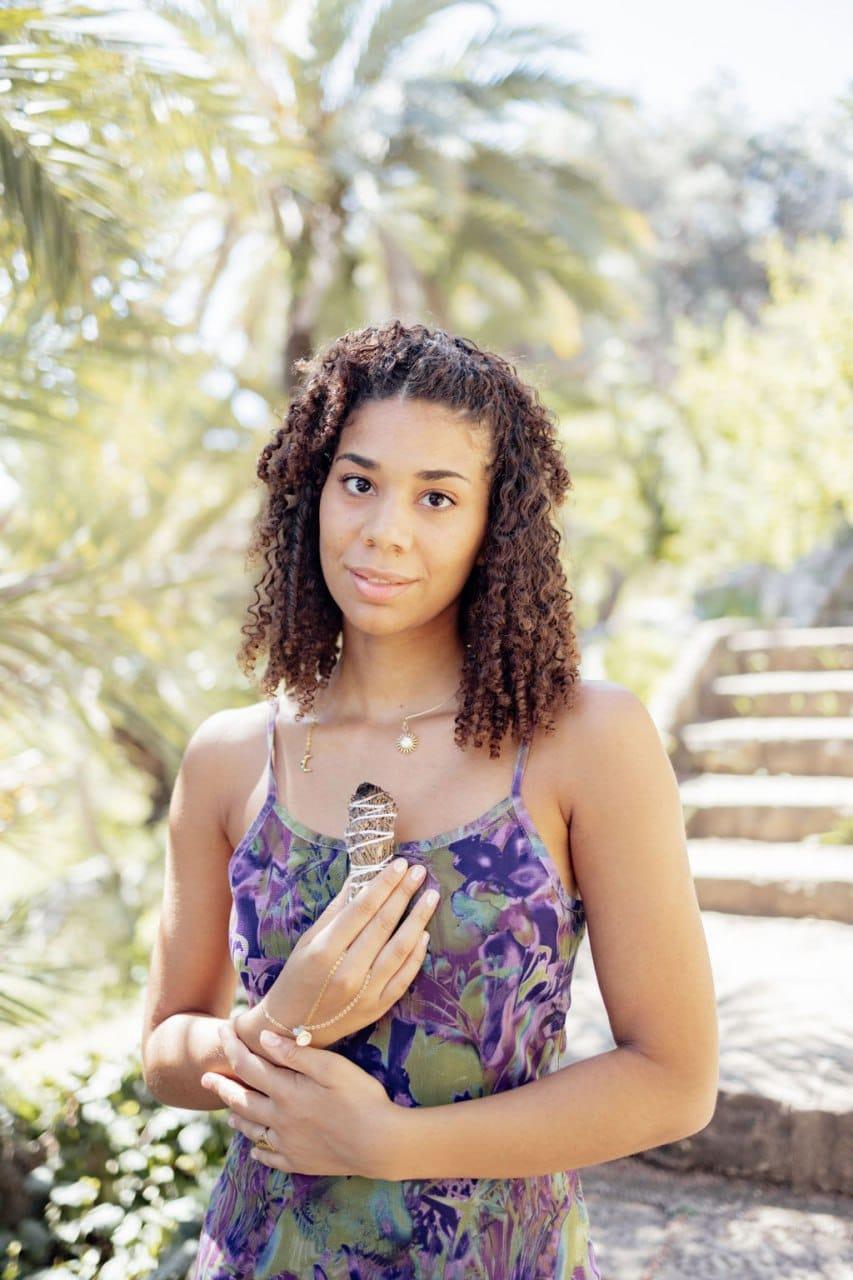 Agui Whitney - Facilitatrice Breathwork, Cérémonie de cacao, Soins énergétiques Agui Whitney - Facilitatrice Breathwork, Cérémonie de cacao, Soins énergétiques