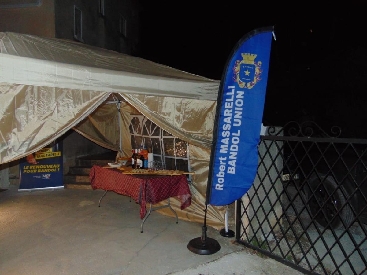 Réunion apéritif chez un Bandolais Réunion apéritif chez un Bandolais