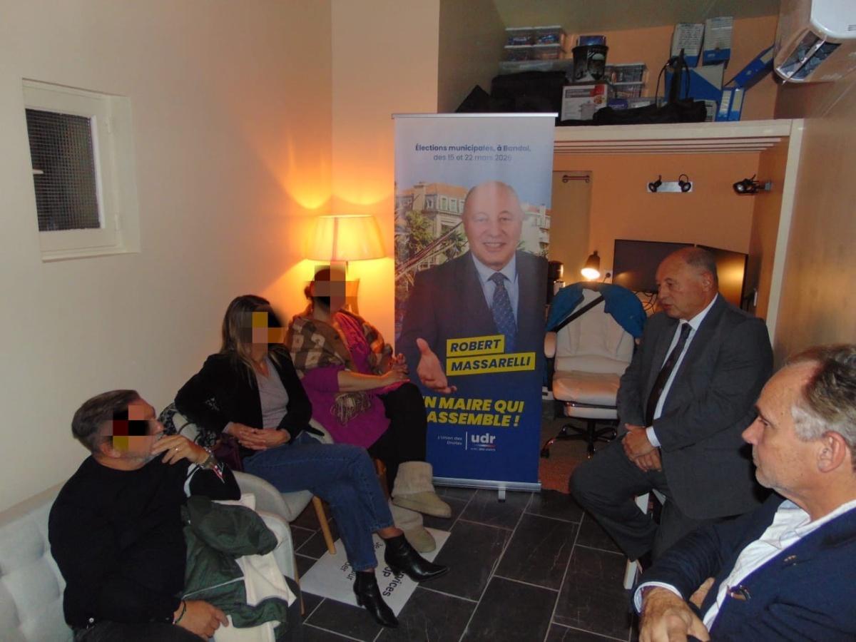 Réunion apéritif chez un Bandolais Réunion apéritif chez un Bandolais