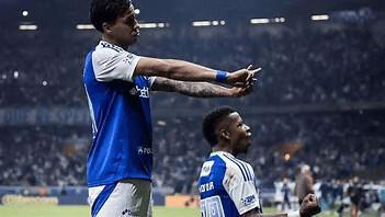 Cruzeiro dá show no Mineirão e atropela o Corinthians com atuação de gala