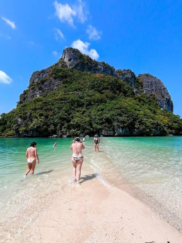 Islet Connection: Two-Tone Sea Sandbar