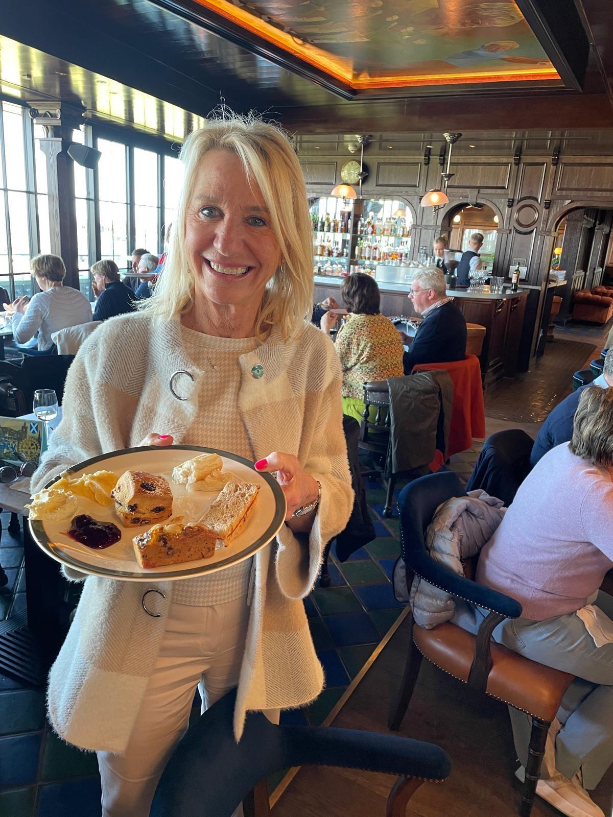 2e51bab2-37ae-4eda-a994-0727a4fbf598