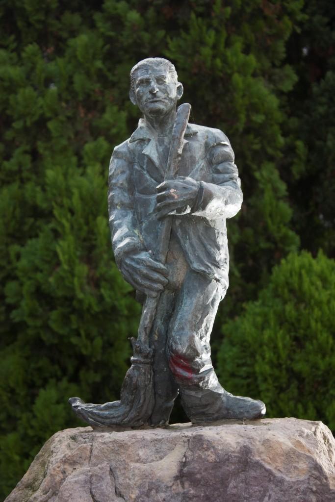Estatuilla de "Mero el Barrendero"