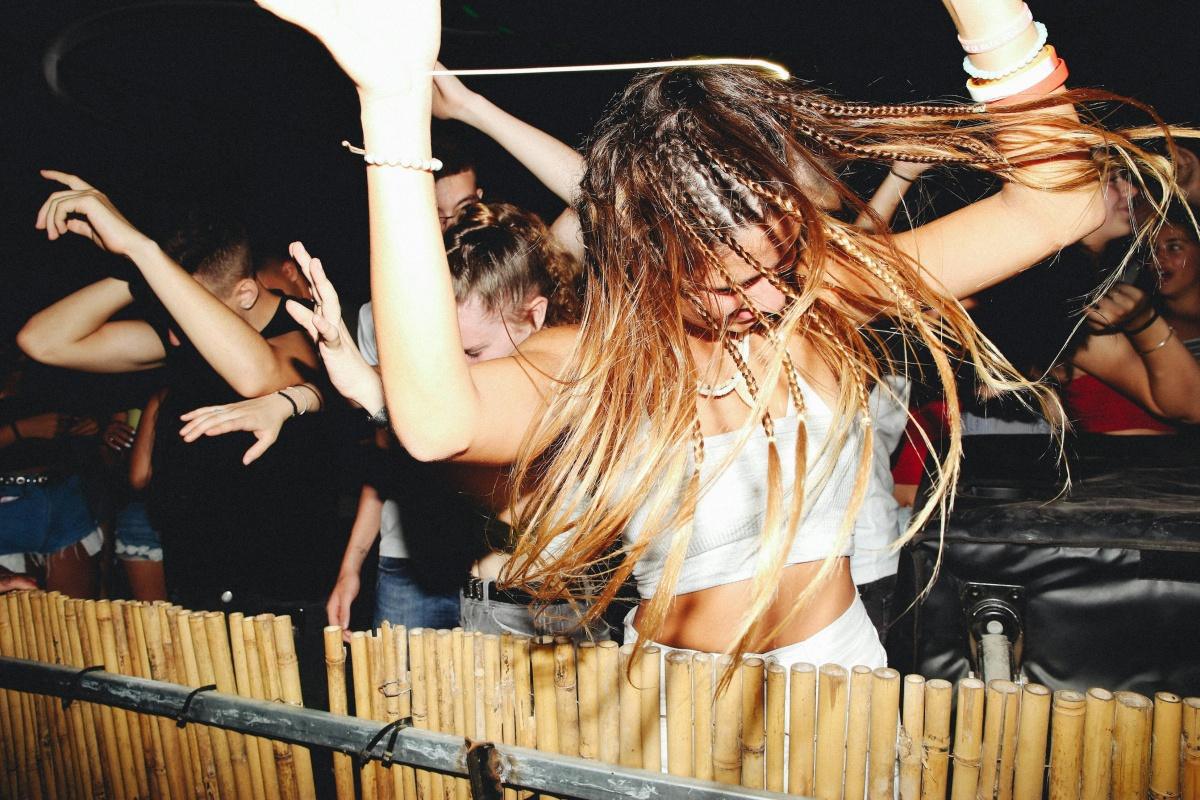 CLUBS & NIGHT VENUES