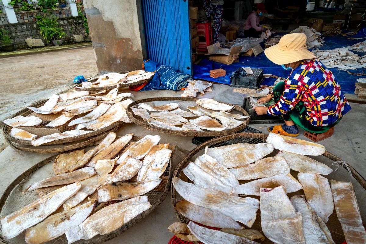 BUTCHERS/ MEAT & FISH SUPPLIERS