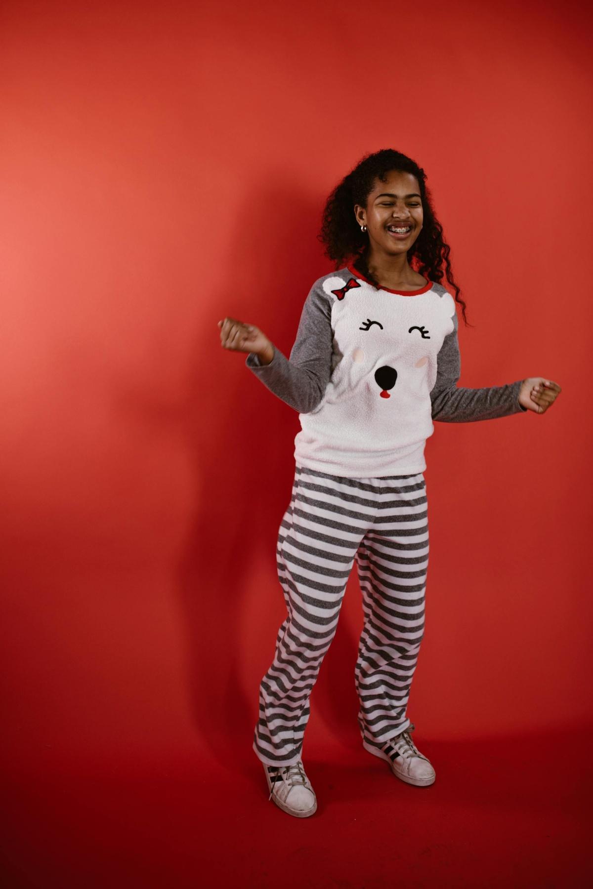 CHILDREN'S CLOTHES & SHOES