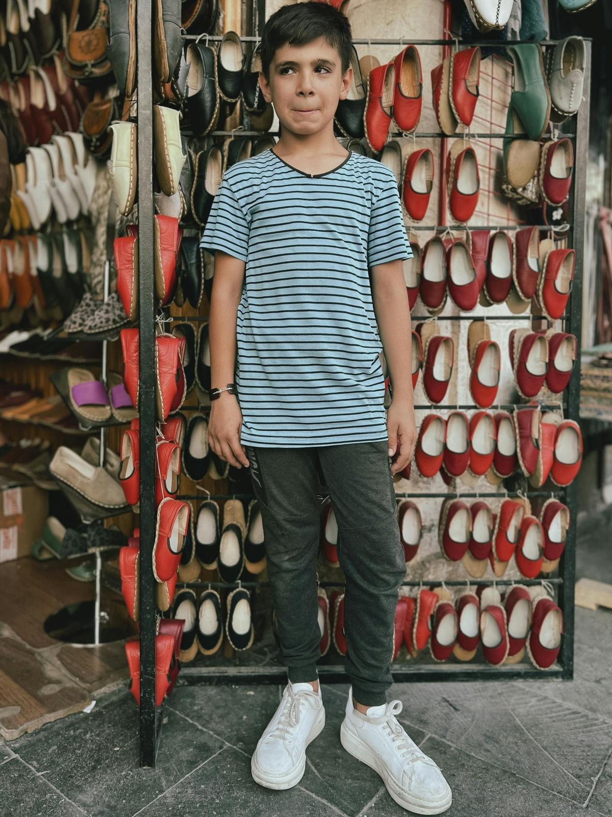 CHILDREN'S CLOTHES & SHOES