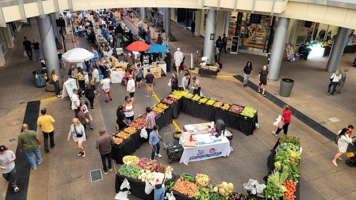 🛍️ Las Vegas Farmers Market (Food + Family)
