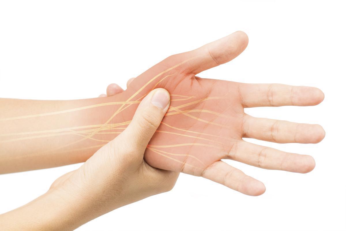Traitements non chirurgicaux (autres que les injections de stéroïdes) du syndrome du canal carpien (Revue Cochrane)