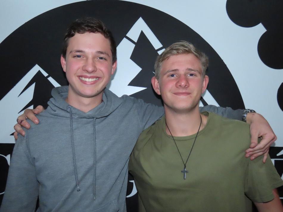 Ligbron fietsry sluit af op 'n hoë noot Ligbron fietsry sluit af op 'n hoë noot