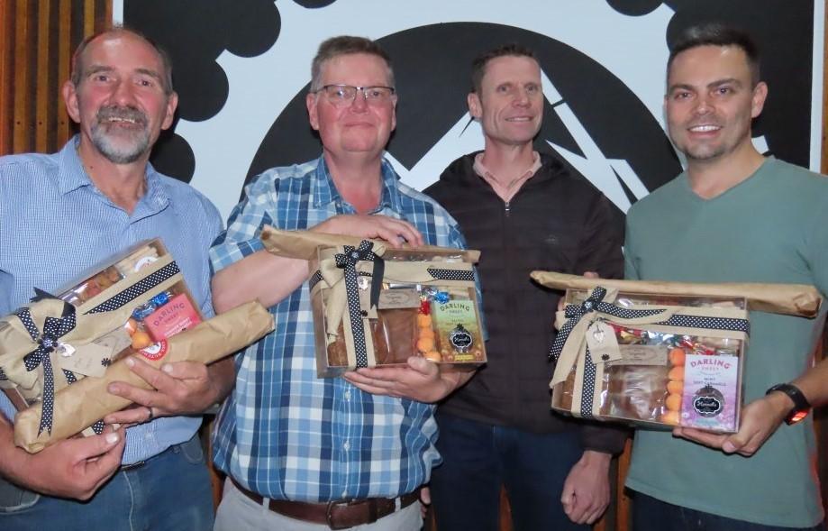 Ligbron fietsry sluit af op 'n hoë noot Ligbron fietsry sluit af op 'n hoë noot